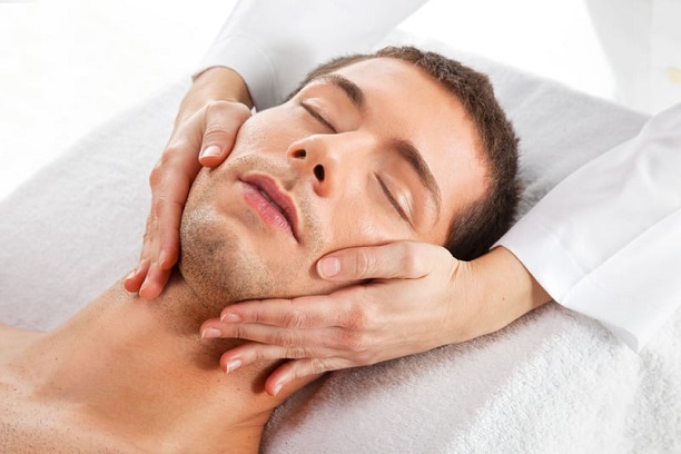 Gesichtsanwendung Facial Men mit Beauty Service